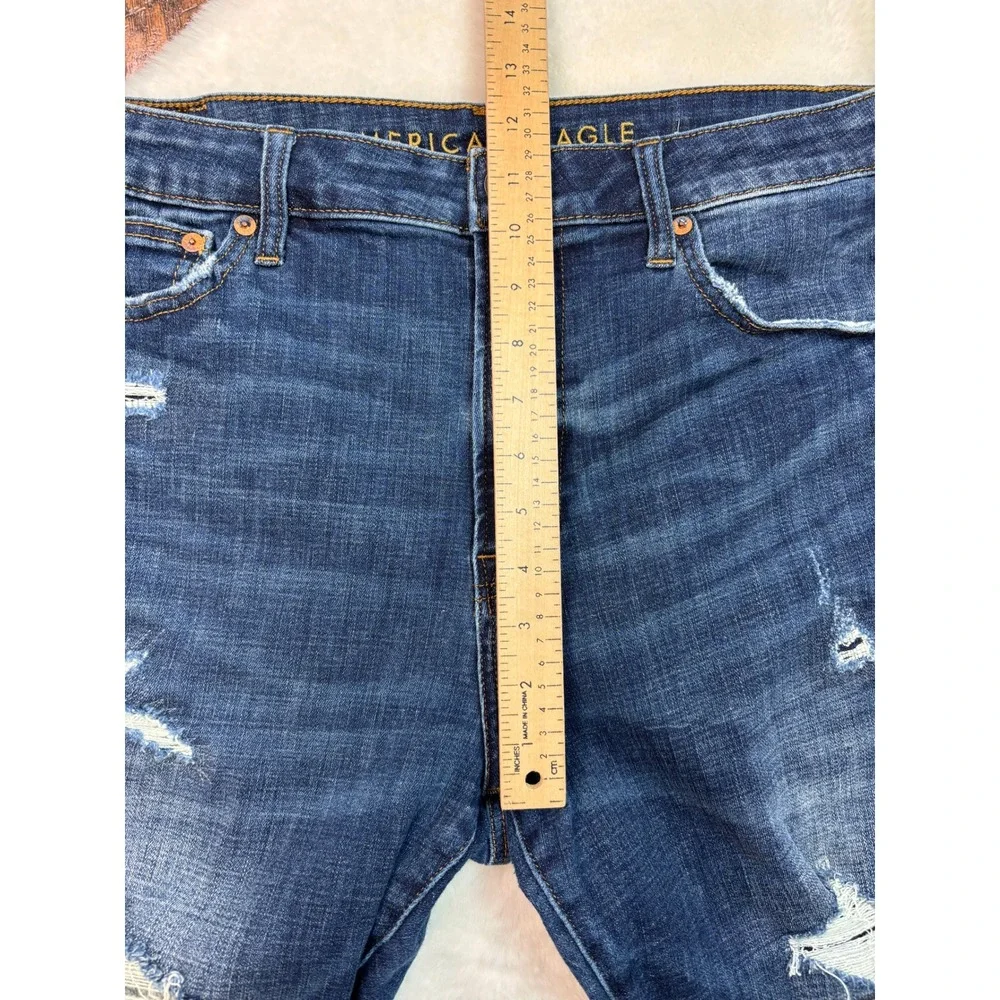 American Eagle Men's Jean Shorts 36 Medium Wash Denim Ripped Cuffed Stretch - Picture 7 of 10